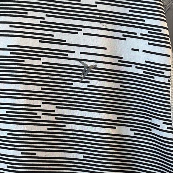 Old Navy Men's Gray Short Sleeve T-Shirt Size L Black Pattern - Picture 3 of 8